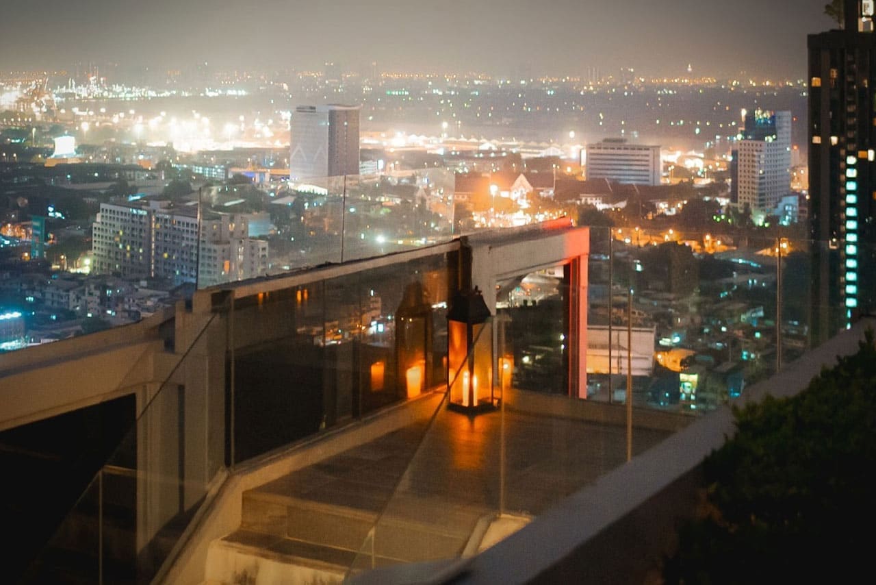 Amber Bar rooftop bar in Asoke / Rama IV, Bangkok