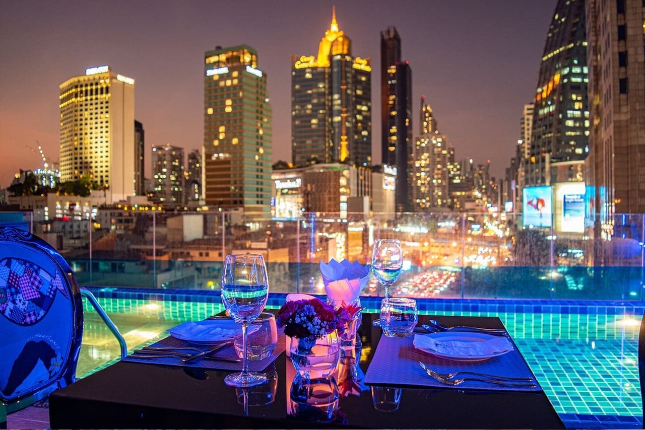 Clover Sky Bar & Restaurant rooftop in Asoke / Sukhumvit 16, Bangkok