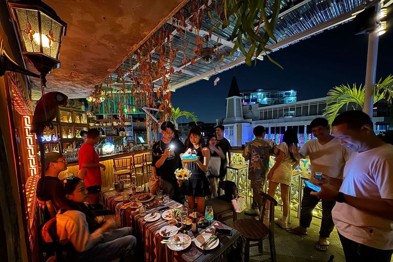 Nami Bar BKK rooftop in Chinatown / Soi Nana, Bangkok