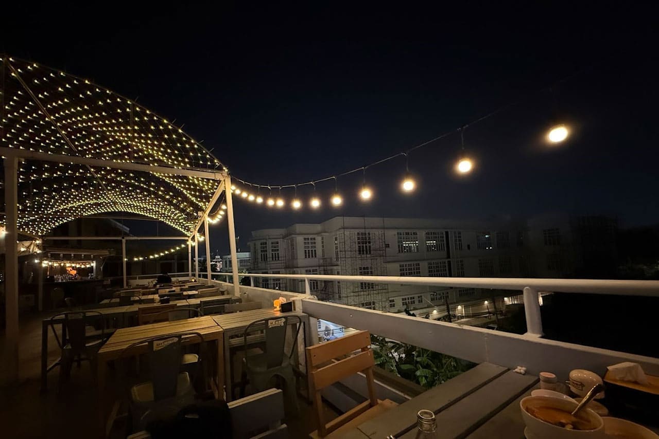 Phra Nakhon Bar & Gallery rooftop in Khao San / Phra Nakhon, Bangkok