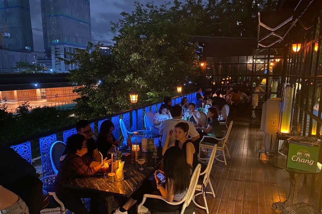 Praya Bar rooftop in Banthadthong, Bangkok